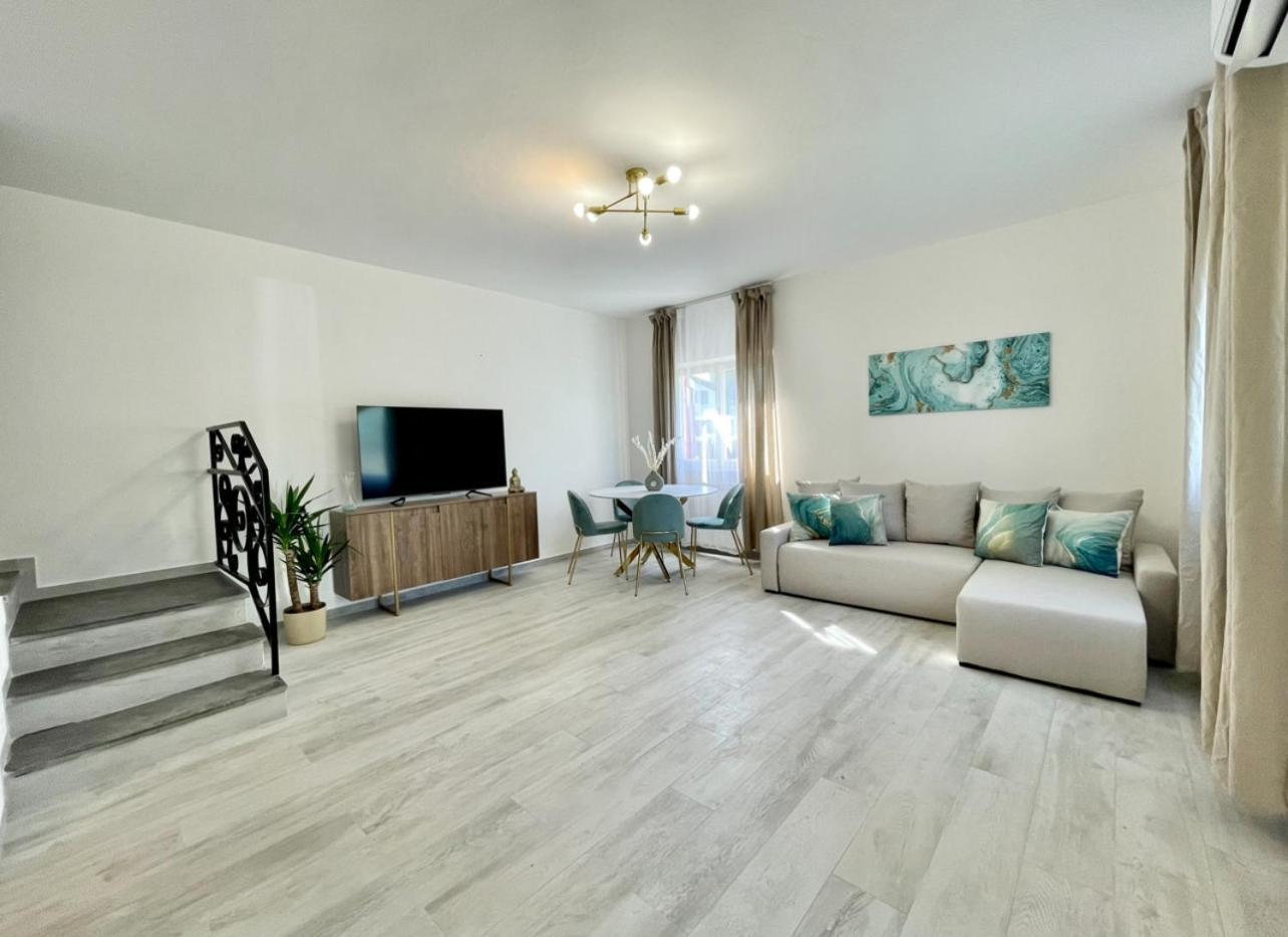Seafront Duplex Villas Sea View And Spacious Gardens Porto Recanati Bagian luar foto