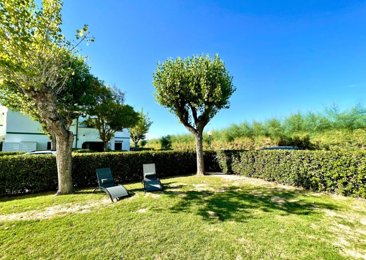 Seafront Duplex Villas Sea View And Spacious Gardens Porto Recanati Bagian luar foto